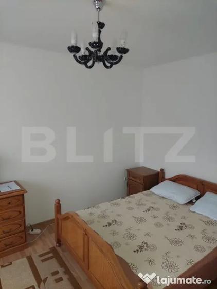 Casă cu 7 camere cu Teren 2000 Mp în Central