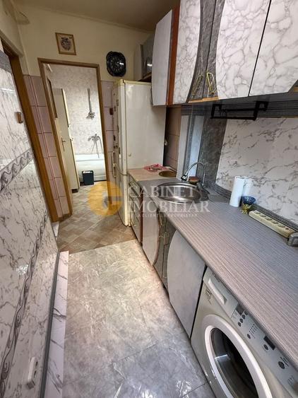 Apartament cu 3 camere semidecomandat, mobilat în Podu Roș