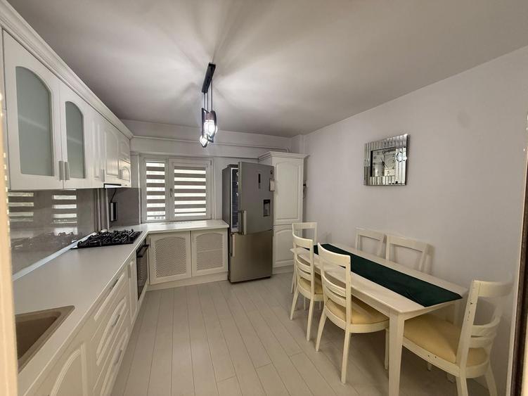 Apartament cu 3 camere decomandat în Central