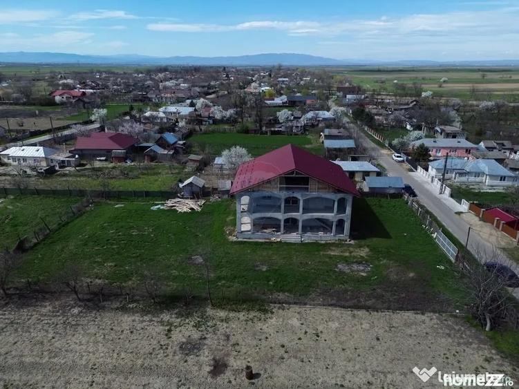 Casă cu 7 camere cu Teren 1025 Mp în Ciușlea