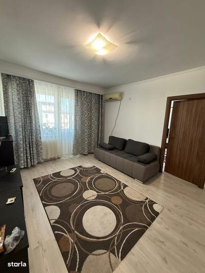 Apartament cu 4 camere semidecomandat în Central