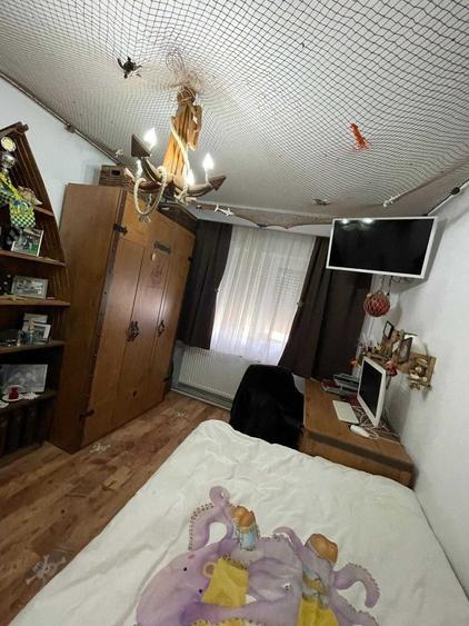 Apartament cu 3 camere decomandat în Exterior Vest