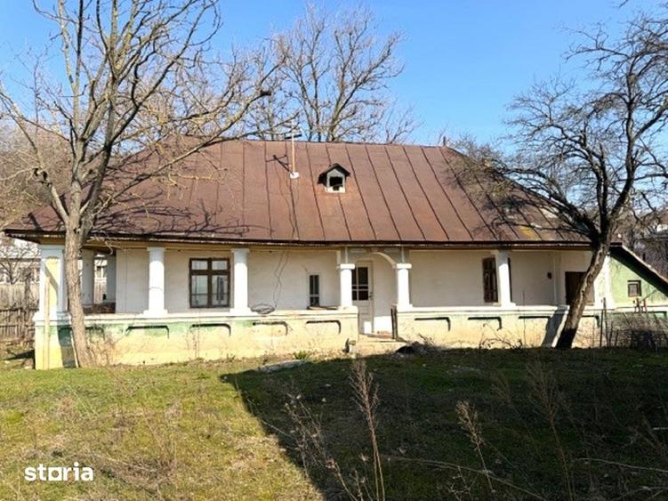 Casă cu 5 camere cu Teren 1490 Mp în Curtișoara