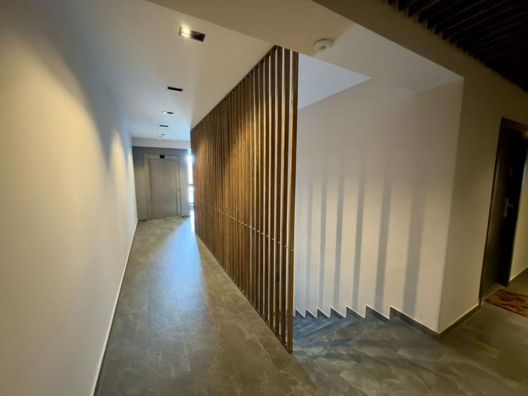 Apartament cu 3 camere decomandat, mobilat în Blumăna