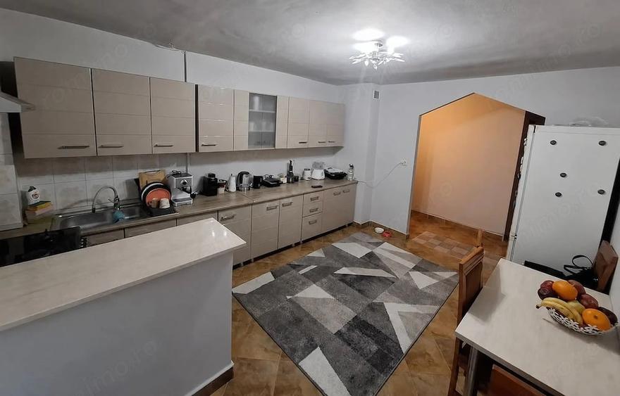 Apartament cu 4 camere decomandat în Mircea cel Bătrân