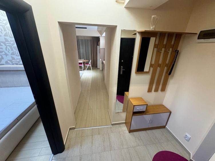 Apartament cu 2 camere semidecomandat, mobilat în Decebal