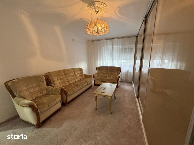 Apartament cu 3 camere decomandat în Nufărul