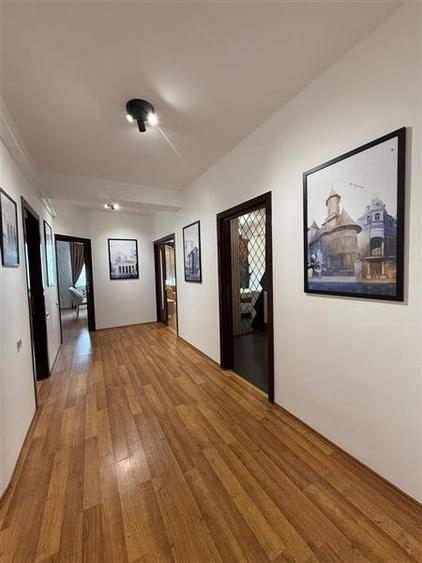 Apartament cu 3 camere decomandat, mobilat în Țiglina 1