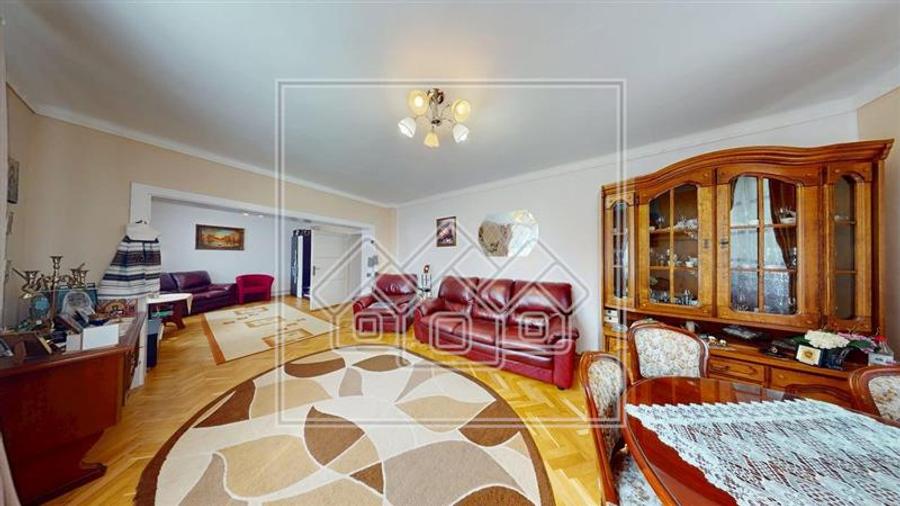 Casă individuală cu 6 camere cu Teren 950 Mp în Valea Aurie