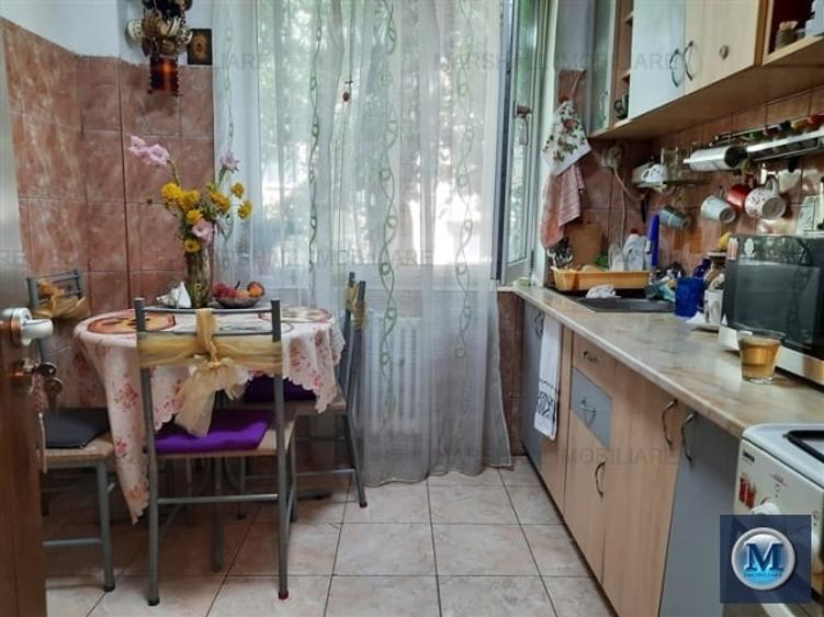 Apartament cu 3 camere semidecomandat în Cina