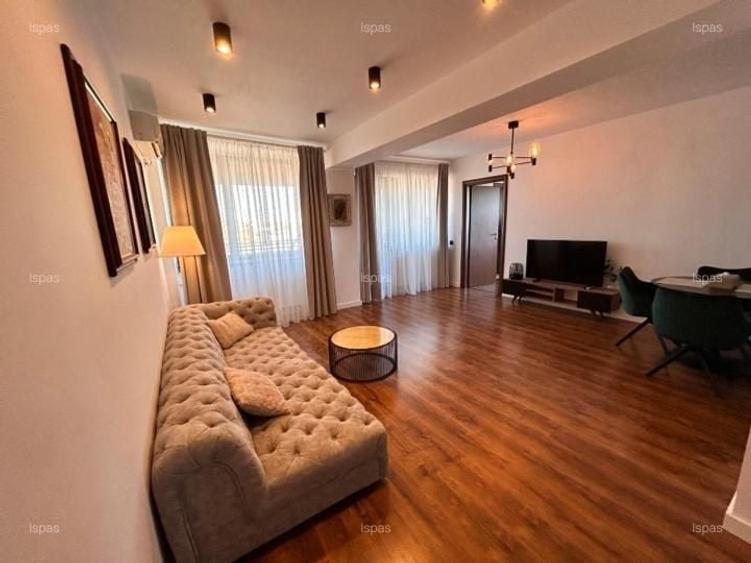 Apartament cu 3 camere semidecomandat, mobilat în Parcul Carol
