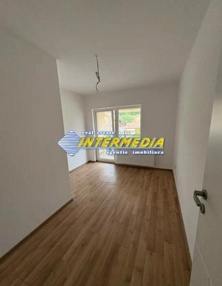 Duplex cu 4 camere cu Canalizare în Central
