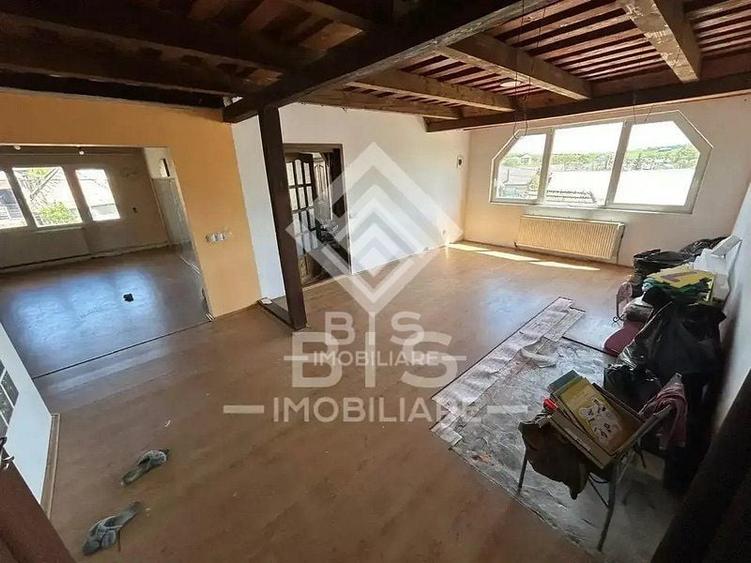 Casă individuală cu 11 camere cu Canalizare în Sud-Vest