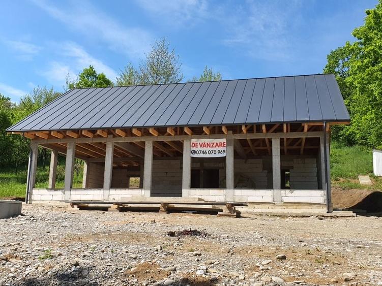 Casă cu 4 camere în Coman