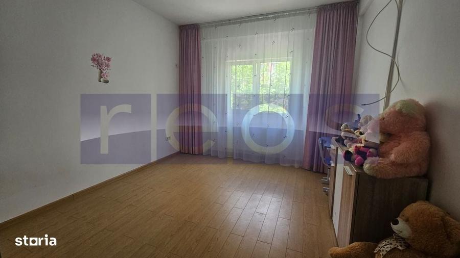 Apartament cu 2 camere decomandat în Roșu