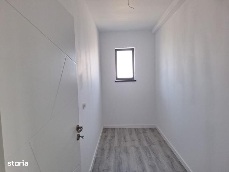 Casă cu 4 camere în Palazu Mare