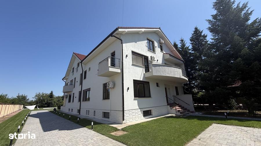 Casă cu 10 camere cu Teren 1300 Mp în Central