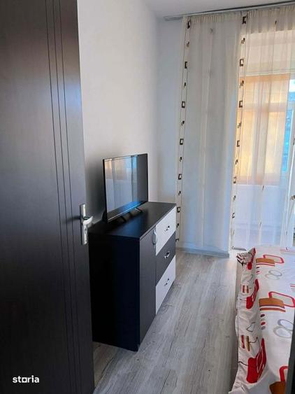 Apartament cu 3 camere semidecomandat în Calea București