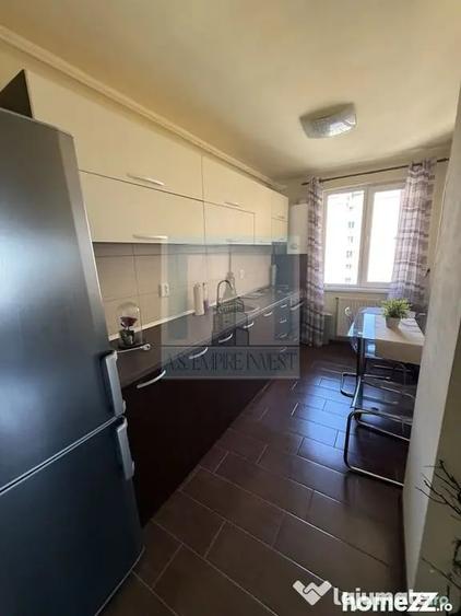 Apartament cu 3 camere decomandat în Astra