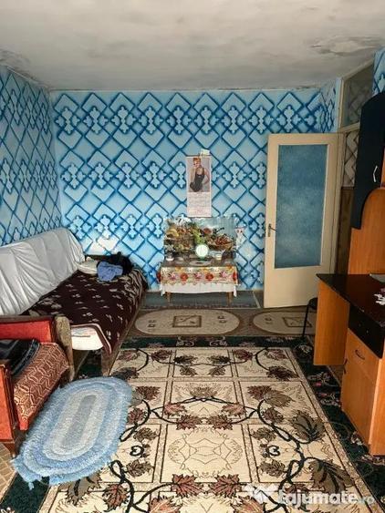 Apartament cu 4 camere decomandat în Peco