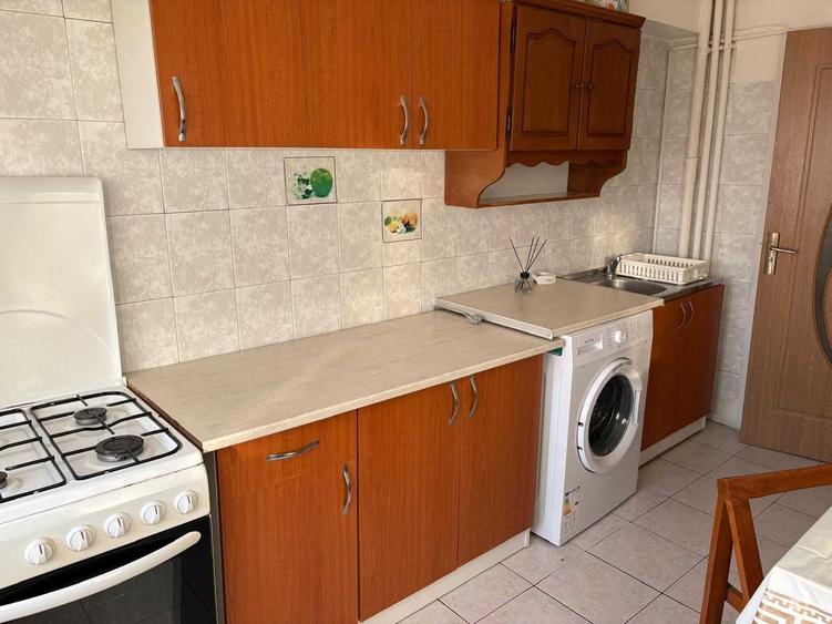 Apartament cu 2 camere decomandat, mobilat în Dacia