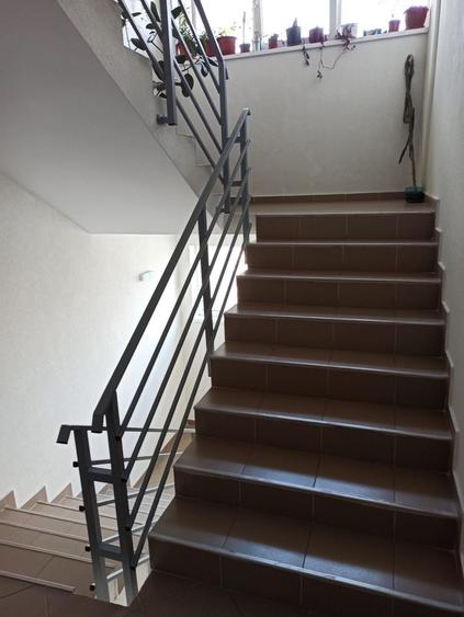 Apartament cu 3 camere decomandat în Metalurgiei