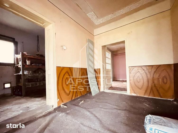 Casă cu 2 camere cu Teren 1000 Mp în Central