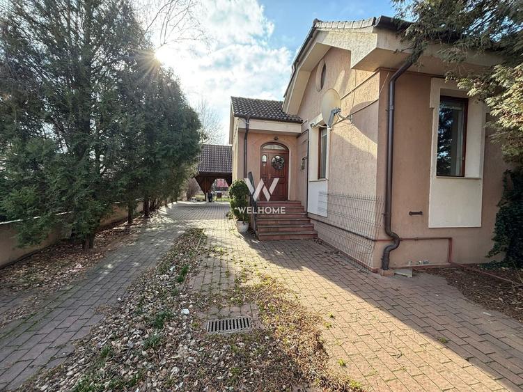 Casă individuală cu 8 camere cu Canalizare în Trei Stejari