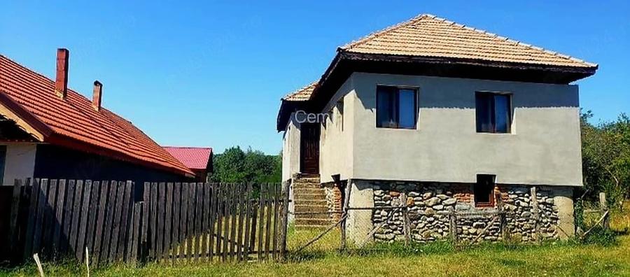 Casă cu 3 camere cu Teren 1200 Mp în Exterior Vest