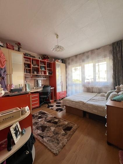 Apartament cu 4 camere decomandat, mobilat în Sud-Est