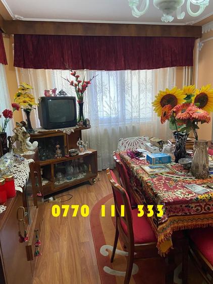 Apartament cu 3 camere decomandat în Buzaului