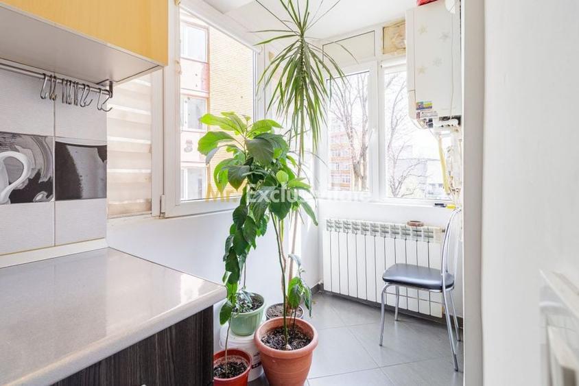 Apartament cu 3 camere semidecomandat în Regie
