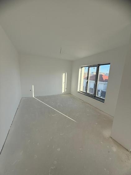 Apartament cu 5 camere decomandat în Bragadiru