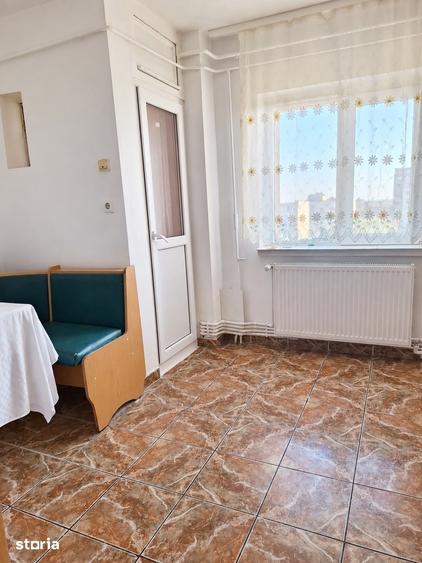 Apartament cu 3 camere decomandat în Siloz