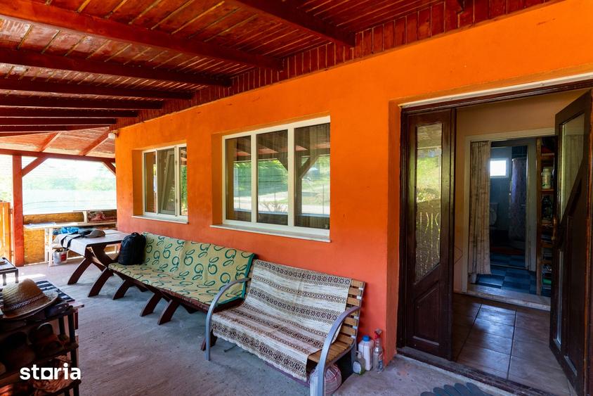Casă cu 3 camere cu Teren 1019 Mp în Brănișca
