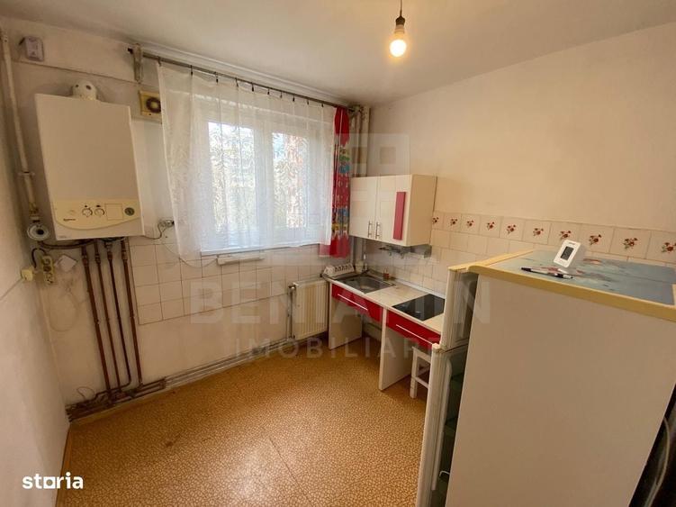 Apartament cu 3 camere semidecomandat în Griviței
