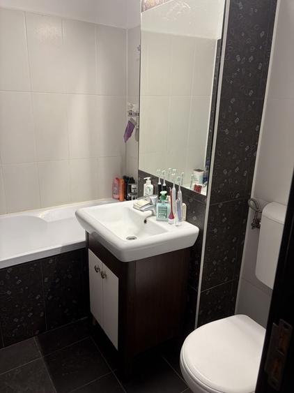 Apartament cu 4 camere semidecomandat în Nord