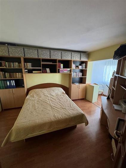 Apartament cu 3 camere decomandat, mobilat în Nicolina