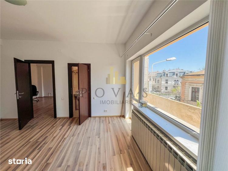 Apartament cu 4 camere în Moșilor