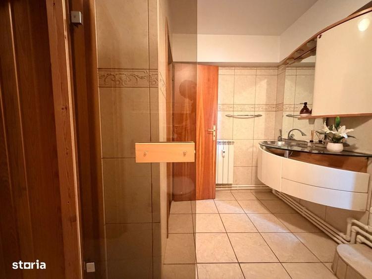 Apartament cu 3 camere în Unirii