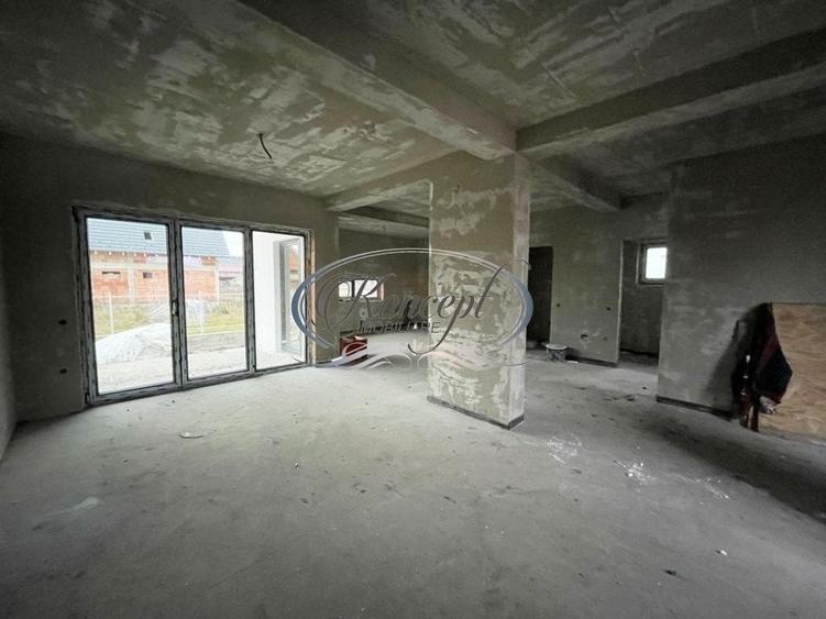 Casă individuală cu 4 camere cu Canalizare în Jucu