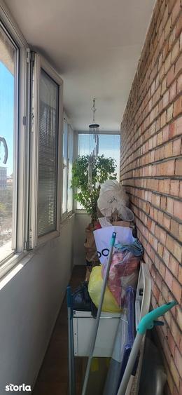 Apartament cu 3 camere semidecomandat în Iancului