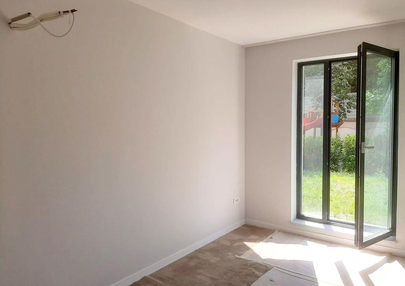 Apartament cu 5 camere decomandat în Dămăroaia