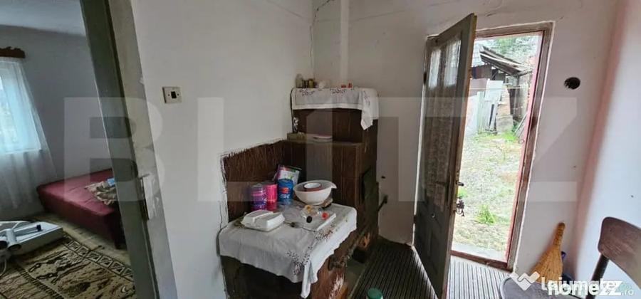 Casă cu 2 camere cu Teren 1200 Mp în Central
