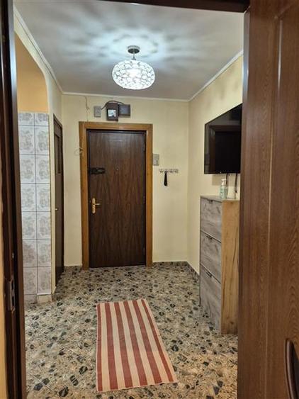Apartament cu 3 camere decomandat, mobilat în Berceni