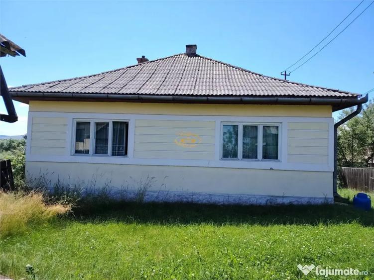 Casă cu 3 camere cu Teren 1215 Mp în Ditrău
