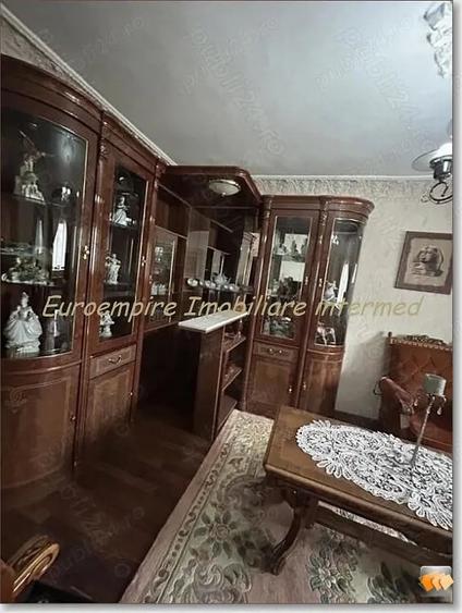 Apartament cu 3 camere decomandat, mobilat în Abator