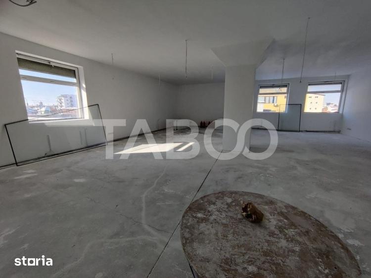 Spațiu comercial, de 2,331 mp, în Central