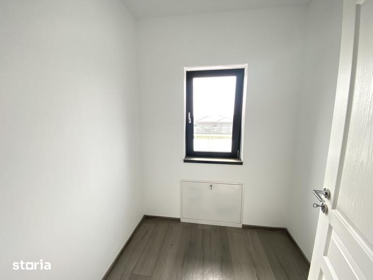 Casă cu 5 camere cu Teren 322 Mp în Săcălaz