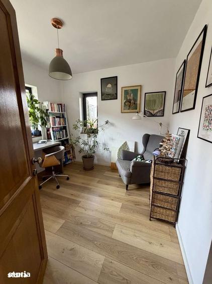 Casă cu 5 camere cu Teren 225 Mp în Florești